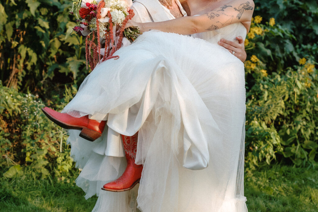 June Farm wedding flowers in Vermont, sustainable and wild-inspired floral arrangements for a summer wedding.